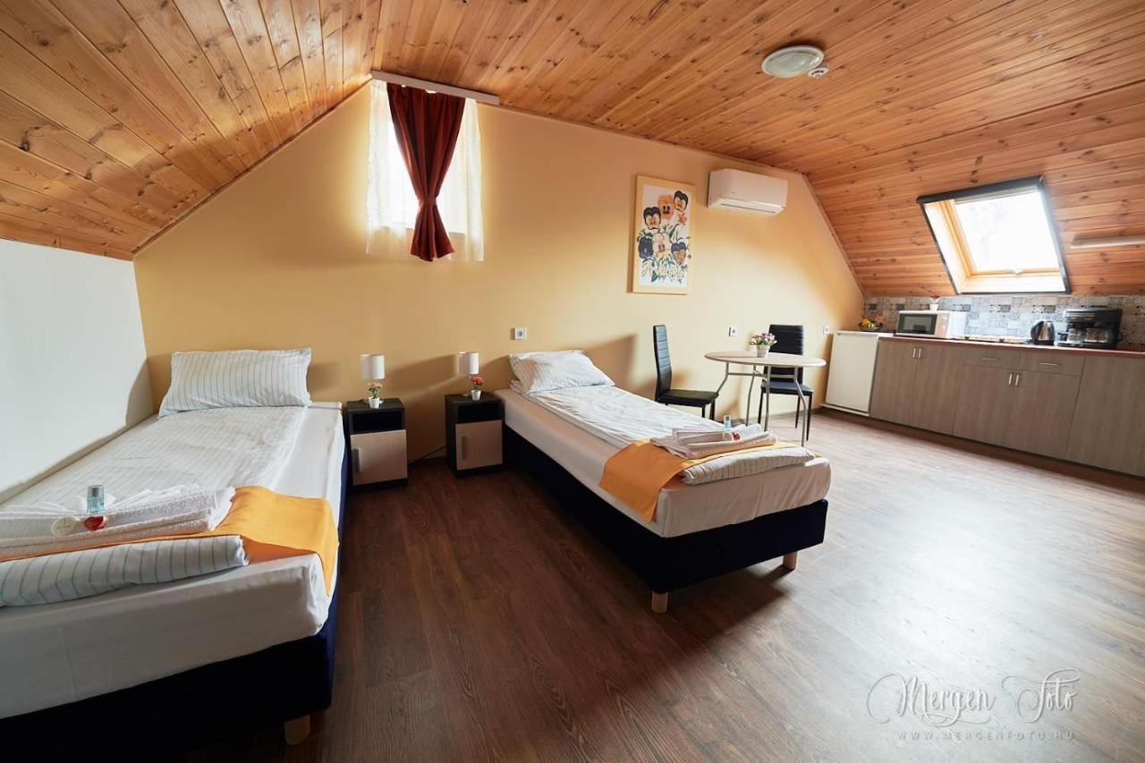 Kamaras Klastrom House Mogyoród Extérieur photo