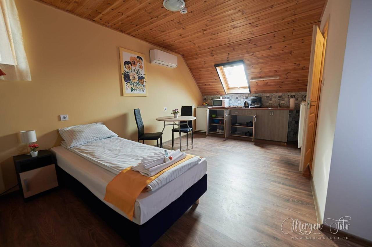 Kamaras Klastrom House Mogyoród Extérieur photo